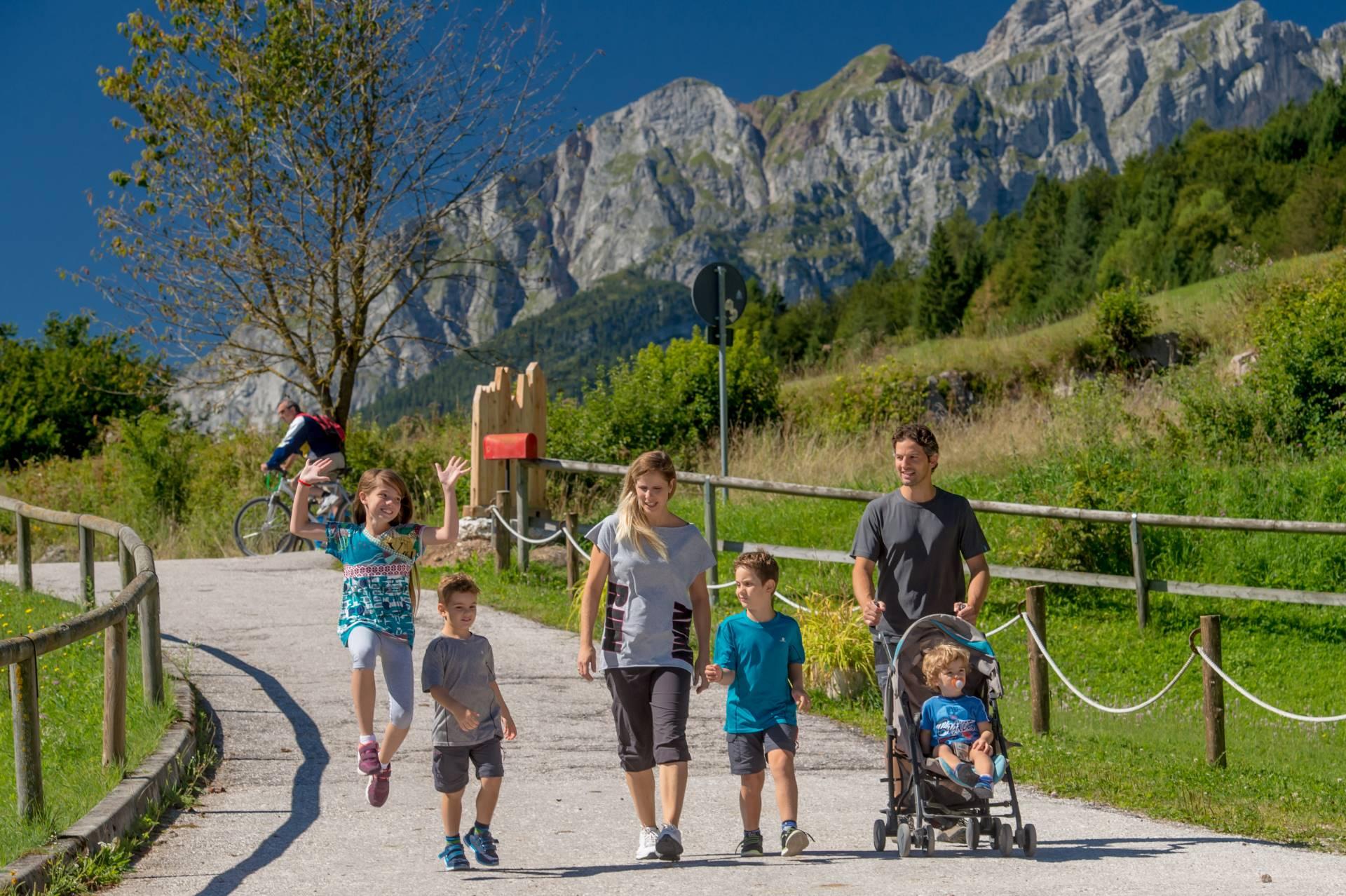 2016 PHMatteoDeStefano_Andalo_montagna_family_passeggiate_passeggini_lago_parco_Life_Dolomiti_Paganella_Trentino_(5)