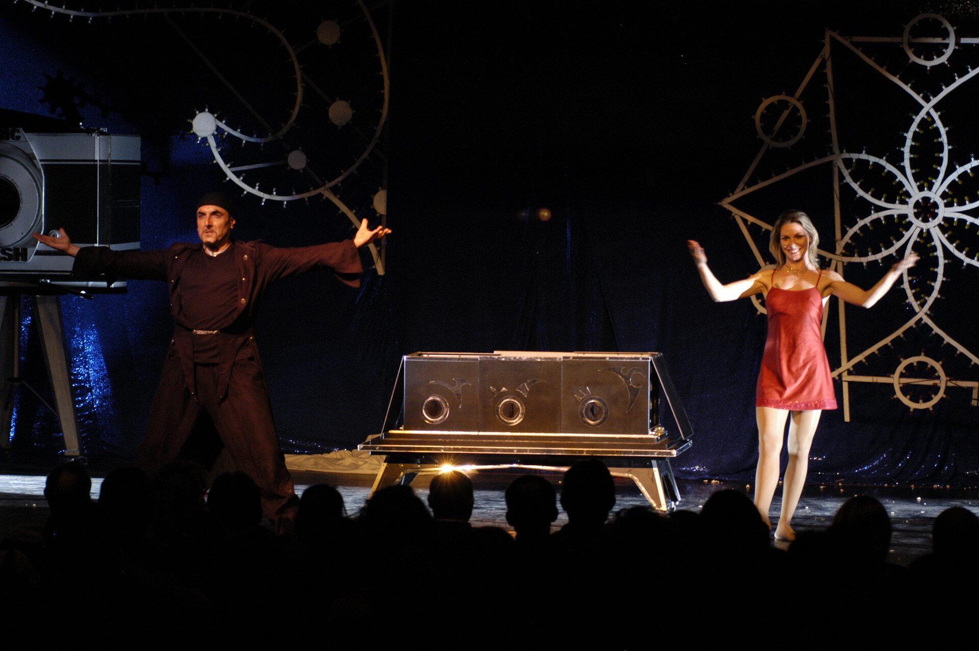 Van Denon & Nicole magic show