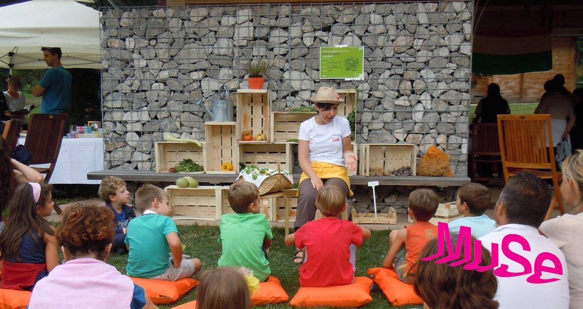 A tutta frutta con logo mag