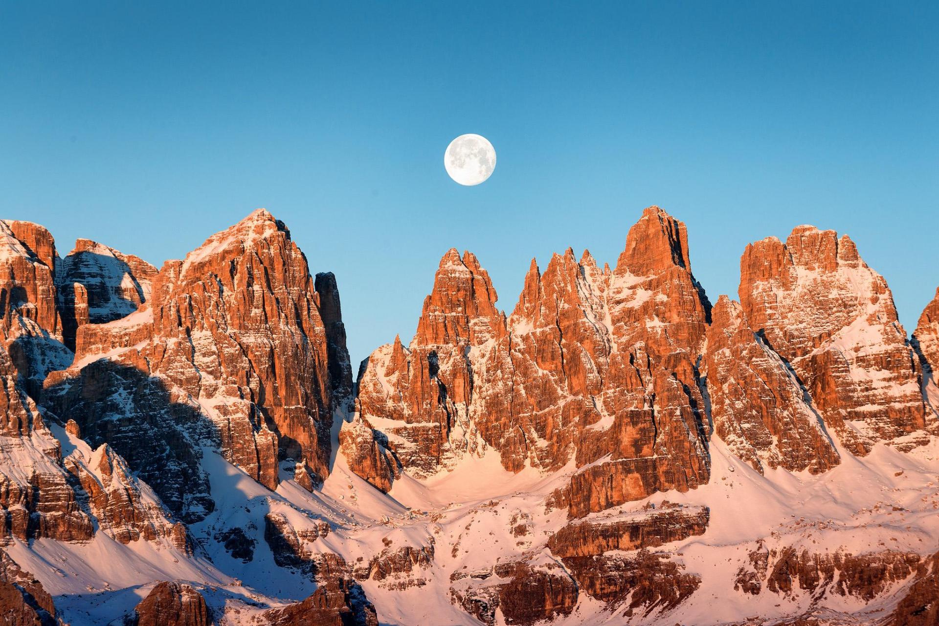 Alba, luna e Brenta_ph. Filippo Frizzera Alba, luna e Brenta_ph. Filippo Frizzera