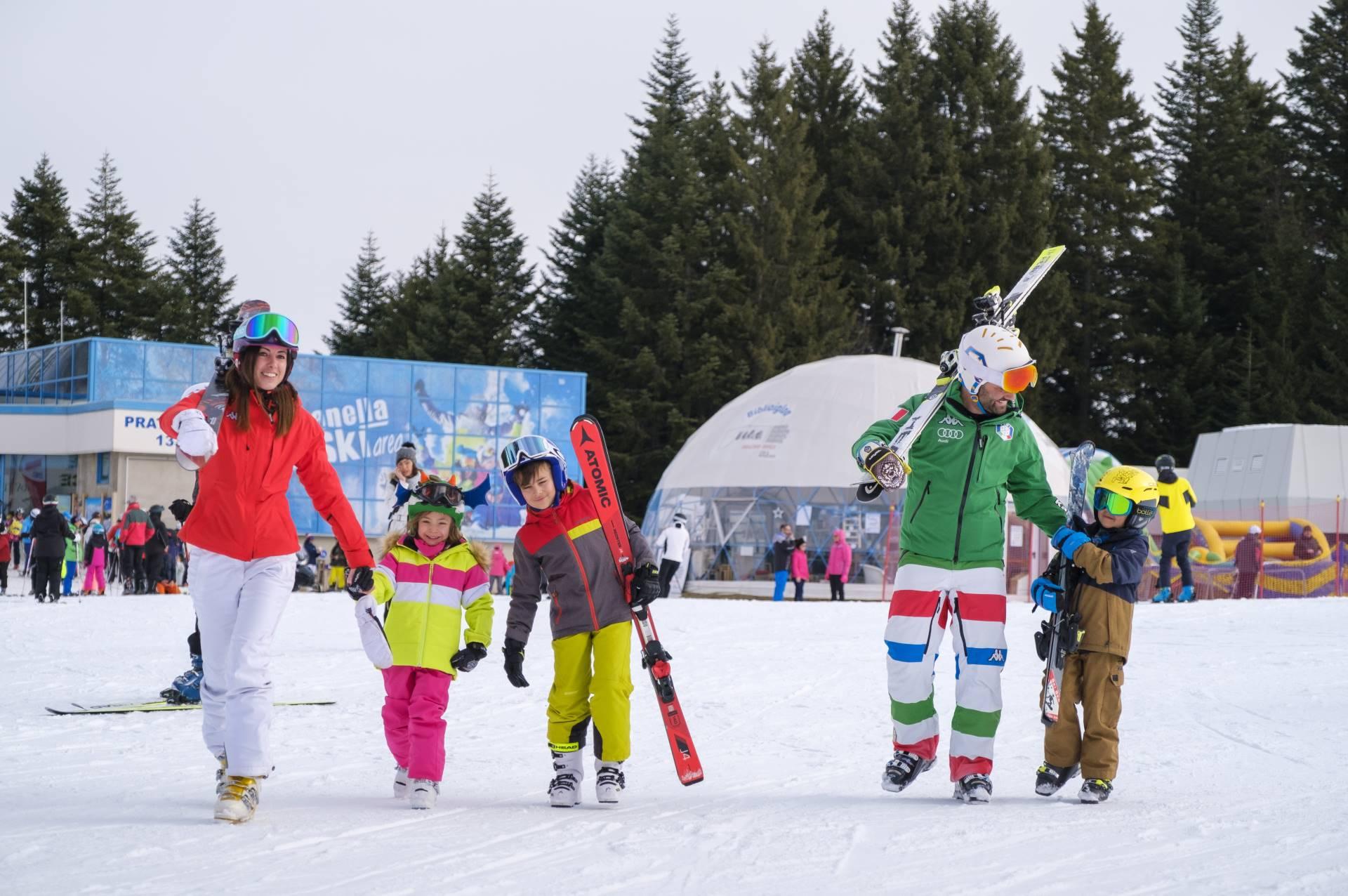 Montagna con i bambini in inverno